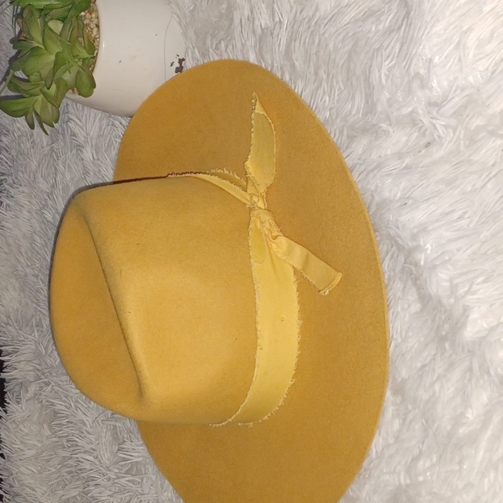 GIGI PIP Golden Yellow Hat